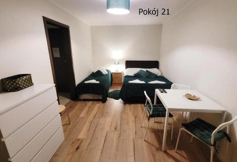 חדר סטנדרט לשלושה עם מרפסת, Pod Dębem