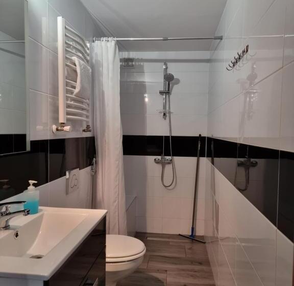 ファミリーステューディオ, Scots Pokoje Gościnne