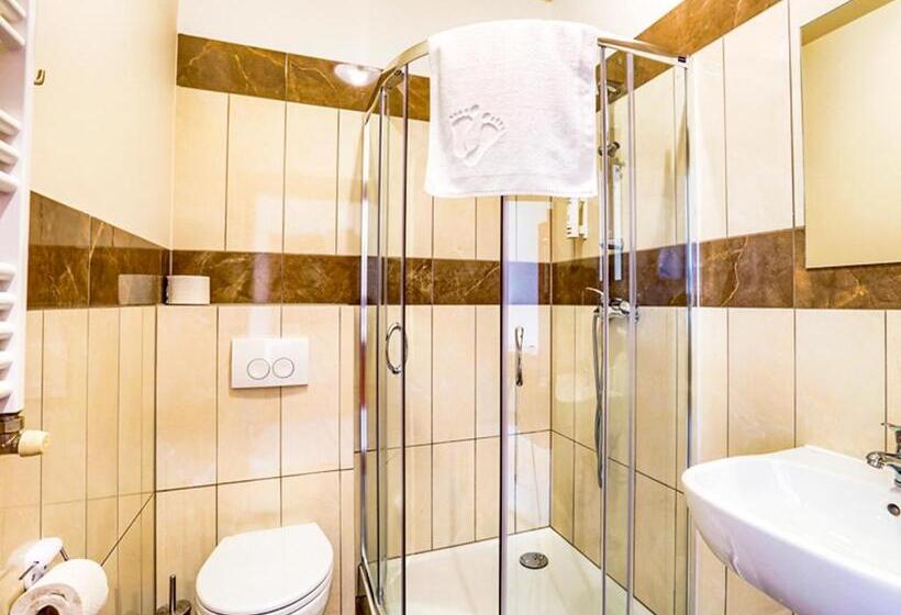 חדר קומפורט לשלושה, Magiczny Zakątek