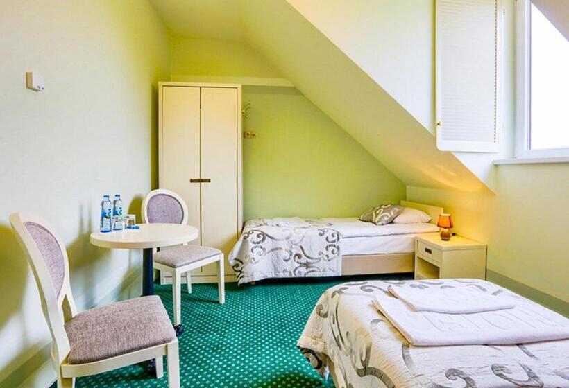 חדר קומפורט לשלושה, Magiczny Zakątek