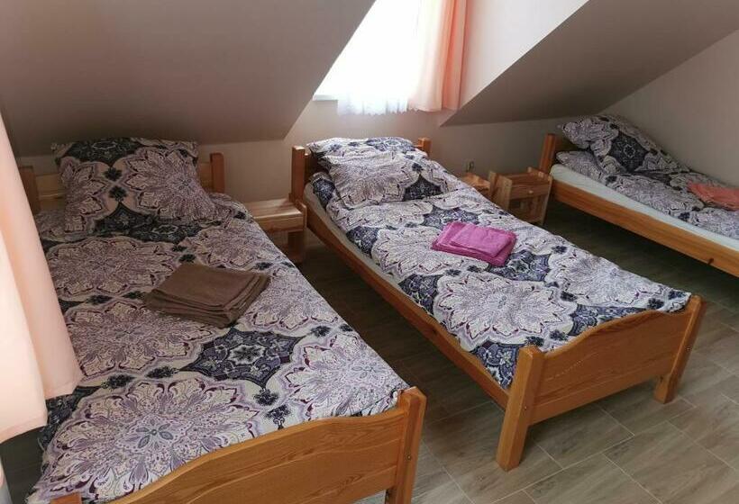 标准三人间共用浴室, Zakole Sanu