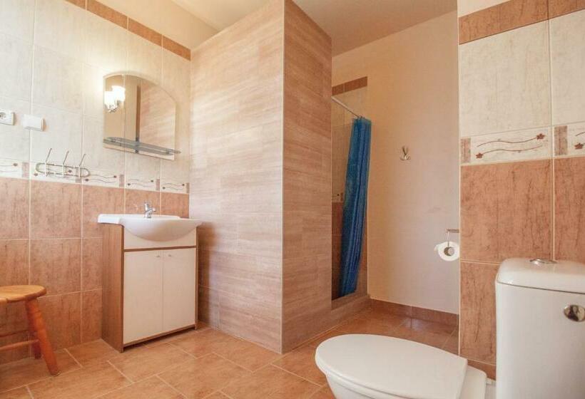 スタンダードトリプルルーム, Helenowo