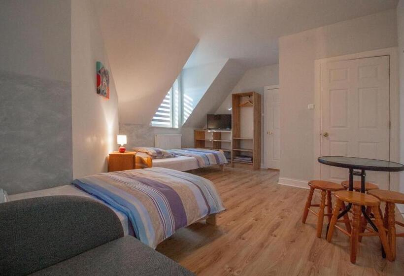 スタンダードトリプルルーム, Helenowo