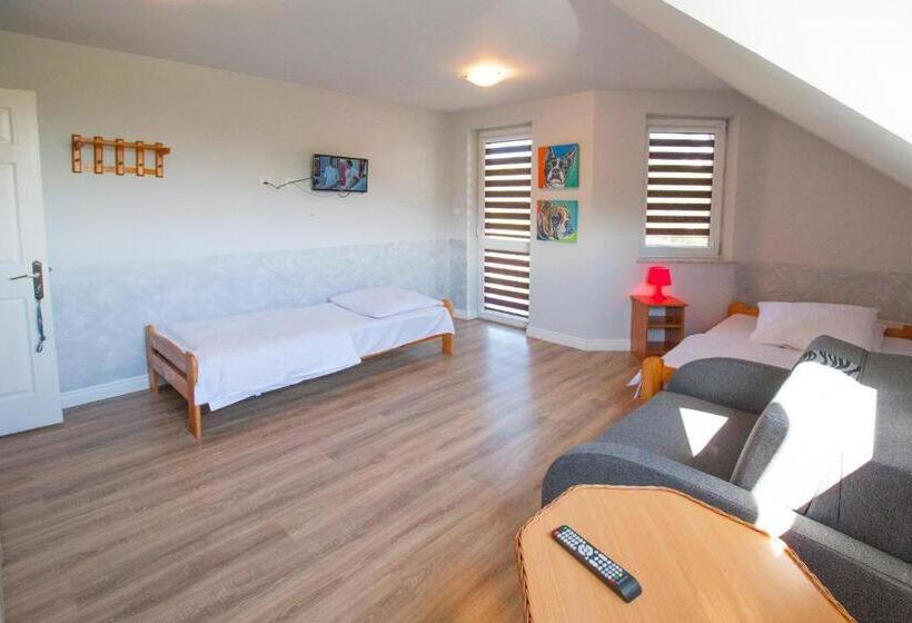 スタンダード４人部屋, Helenowo