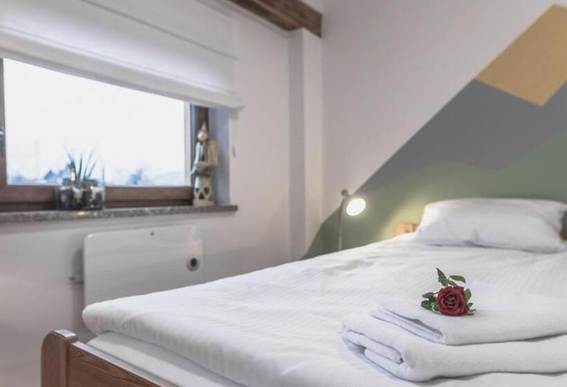 스탠다드 룸 킹사이즈 침대, Przystanek Czarne