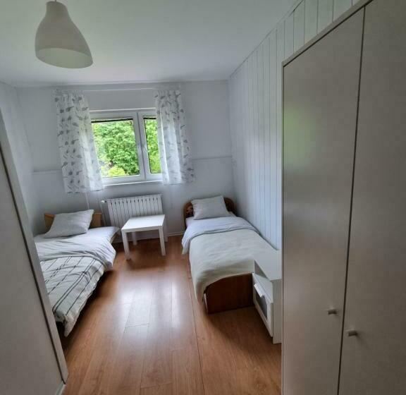 חדר אקונומי, Przystanek Podgórze