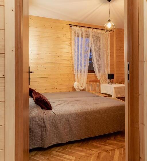 اتاق استاندارد سه نفره, Pustelnia Wodza