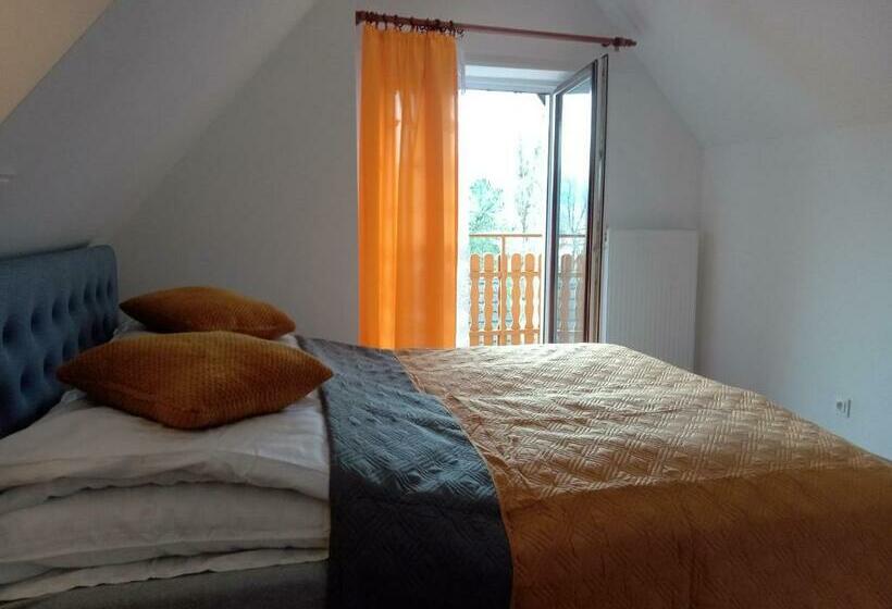 اتاق استاندارد سه نفره, Willa Halusia