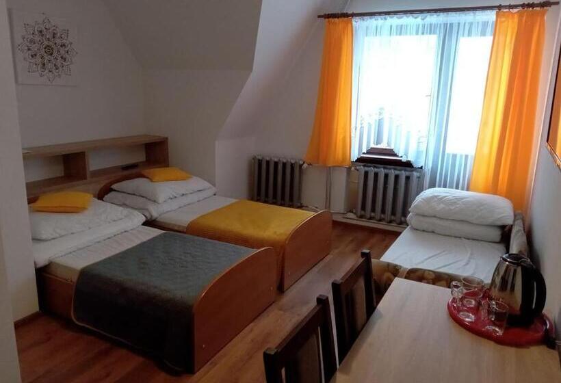 اتاق استاندارد سه نفره, Willa Halusia