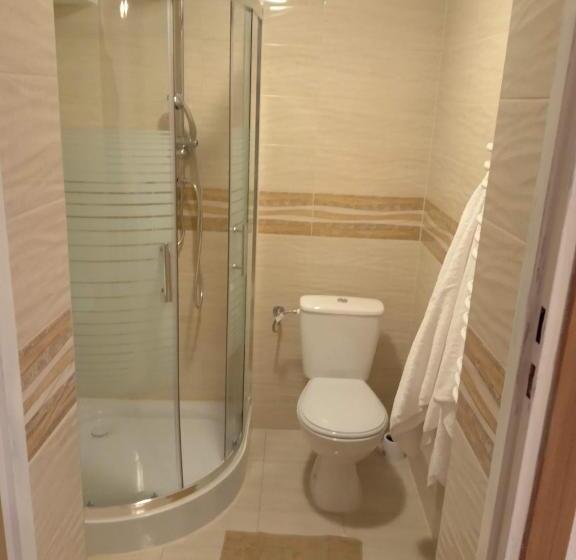 اتاق کلاسیک سه تخته, Willa Halusia