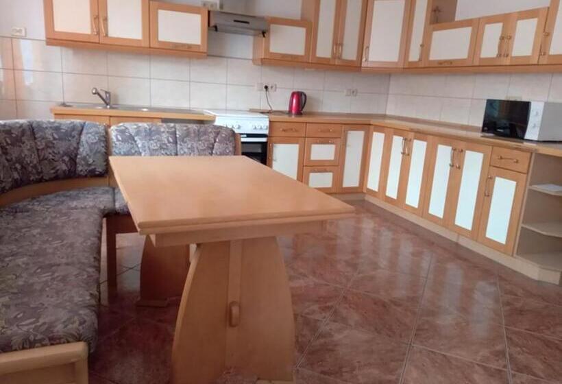 آپارتمان 1 خوابه با تراس, Willa Halusia