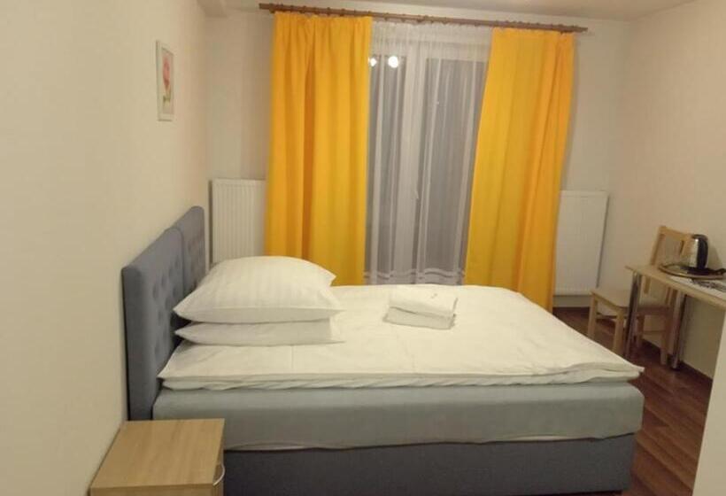 اتاق استاندارد, Willa Halusia