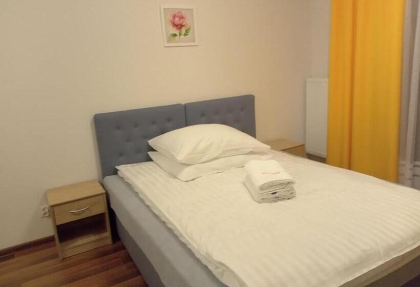 اتاق استاندارد, Willa Halusia