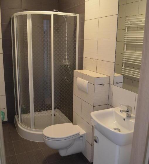 חדר סטנדרט לשלושה, Folwark Na Półwyspie