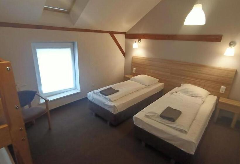 חדר סטנדרט לארבעה, Folwark Na Półwyspie