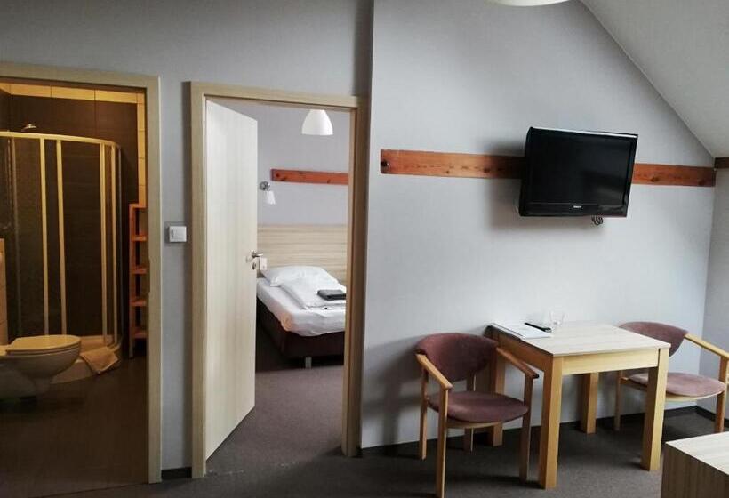 סטודיו משפחתי, Folwark Na Półwyspie