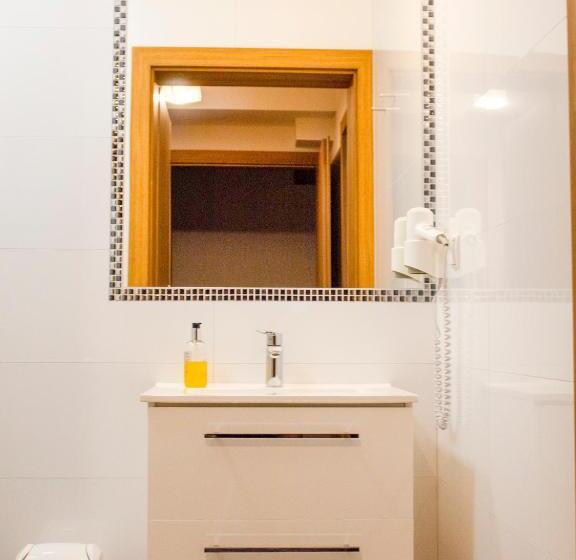 اتاق لوکس, żelazne Wrota