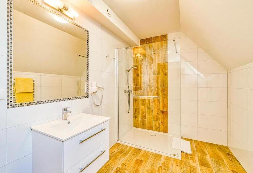 اتاق لوکس, żelazne Wrota