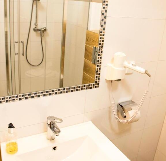 اتاق استاندارد, żelazne Wrota