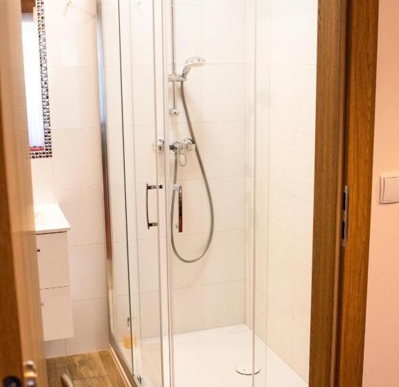 اتاق لوکس سه تخته, żelazne Wrota