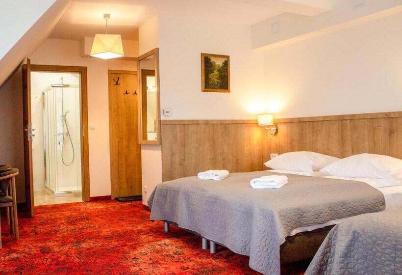 اتاق لوکس سه تخته, żelazne Wrota