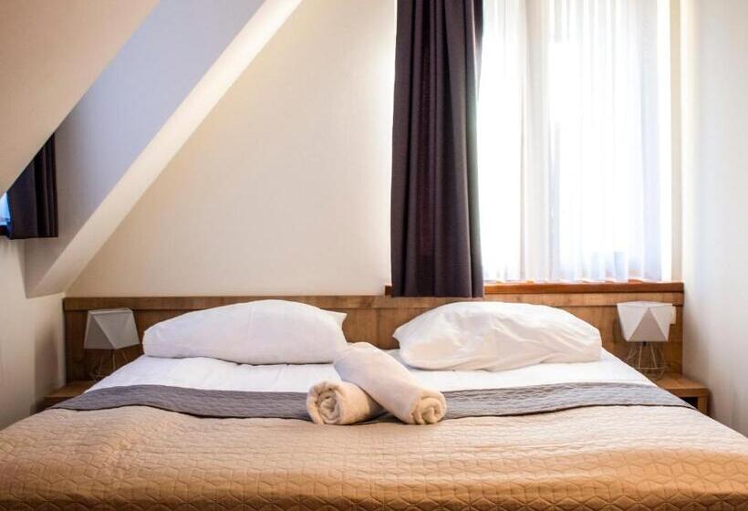 استودیو استاندارد با بالکن, żelazne Wrota