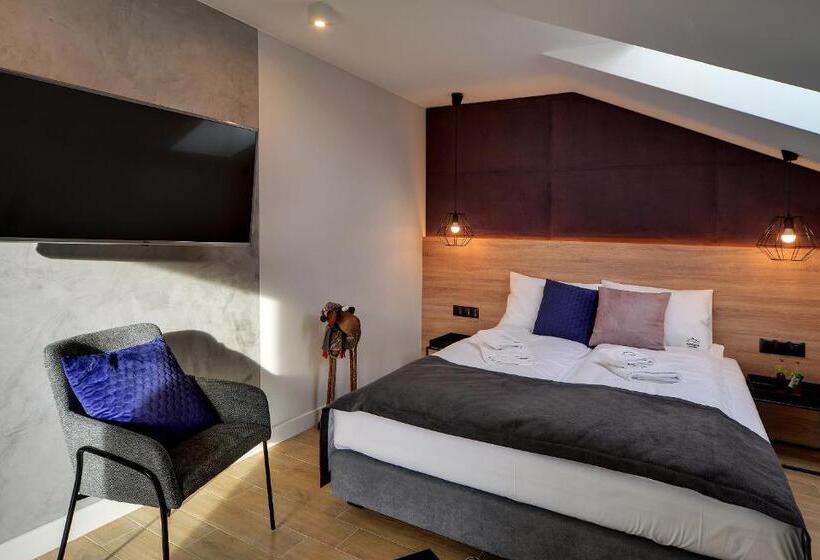 اتاق لوکس چهار تخته, Walizka Wspomnień