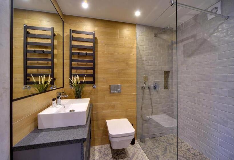 اتاق استاندارد با بالکن, Walizka Wspomnień