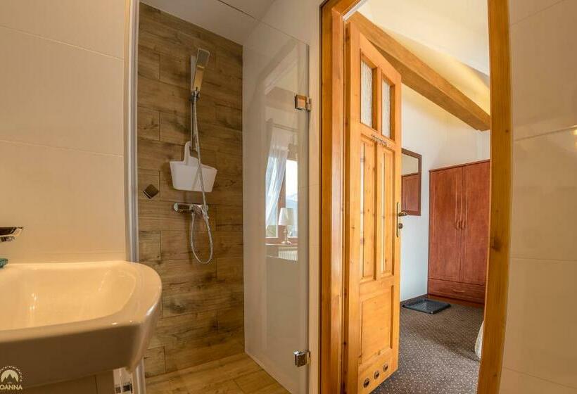 اتاق استاندارد, Willa Joanna