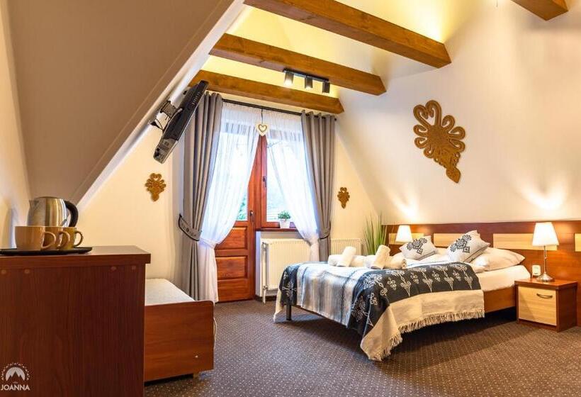 اتاق استاندارد سه نفره, Willa Joanna