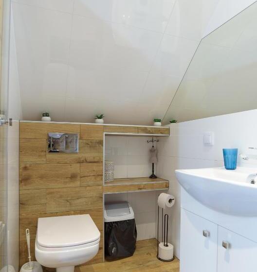 اتاق استاندارد سه نفره, Willa Joanna