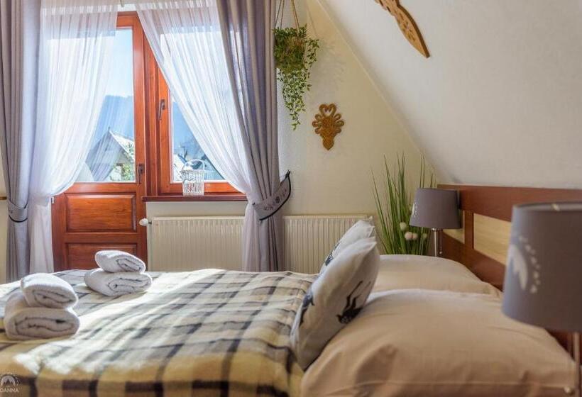 اتاق استاندارد سه نفره, Willa Joanna