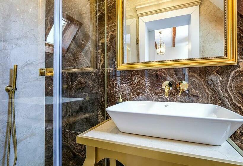 اتاق عادی, Zatoka Aniołów