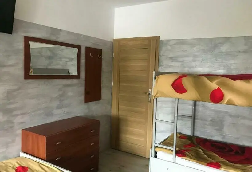 バスルーム共同エコノミー4人部屋, Hostel Radom