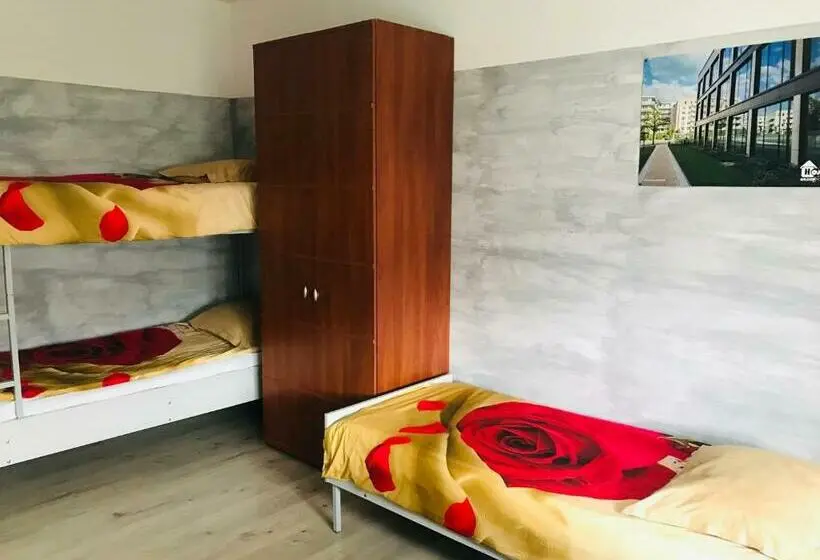 バスルーム共同エコノミー4人部屋, Hostel Radom