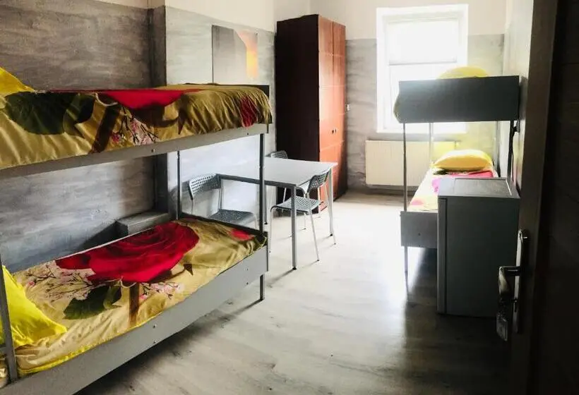 バスルーム共同エコノミー4人部屋, Hostel Radom