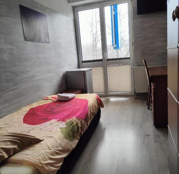 اتاق استاندارد یک نفره, Hostel Radom