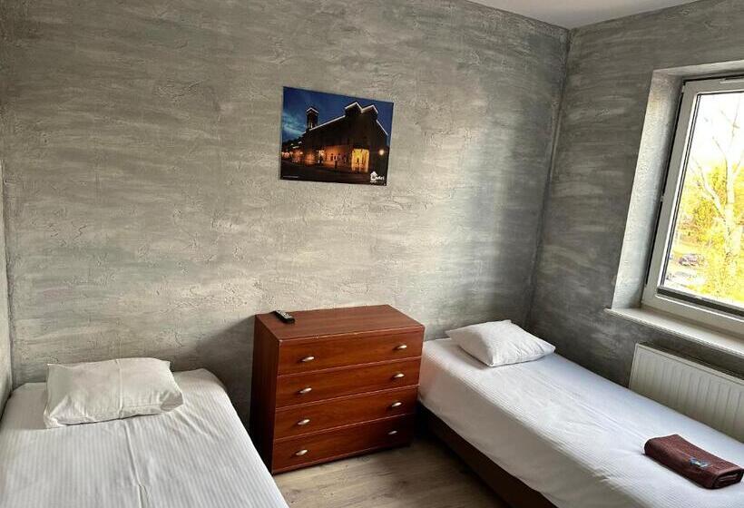 اتاق استاندارد با سرویس بهداشتی مشترک, Hostel Radom
