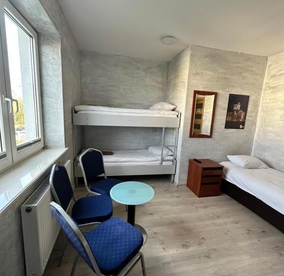 이코노미 쿼드러플룸(공용 화장실), Hostel Radom