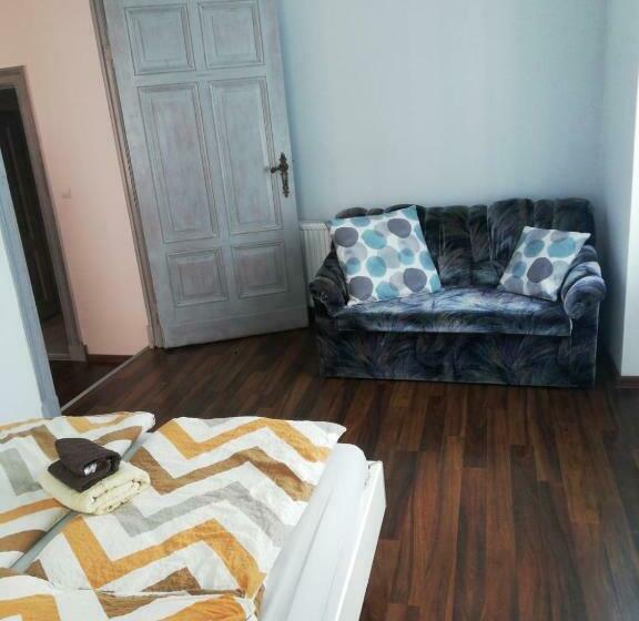 Economy Triple Room, Hostel Staromiejski