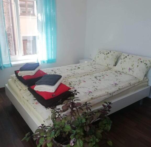 Economy Triple Room, Hostel Staromiejski