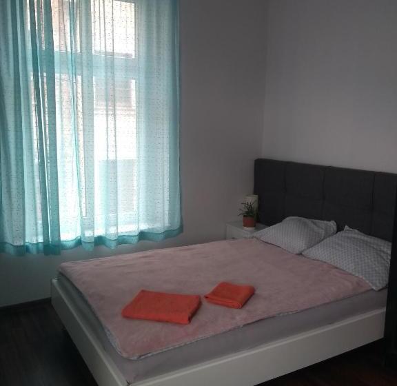 Economy Triple Room, Hostel Staromiejski