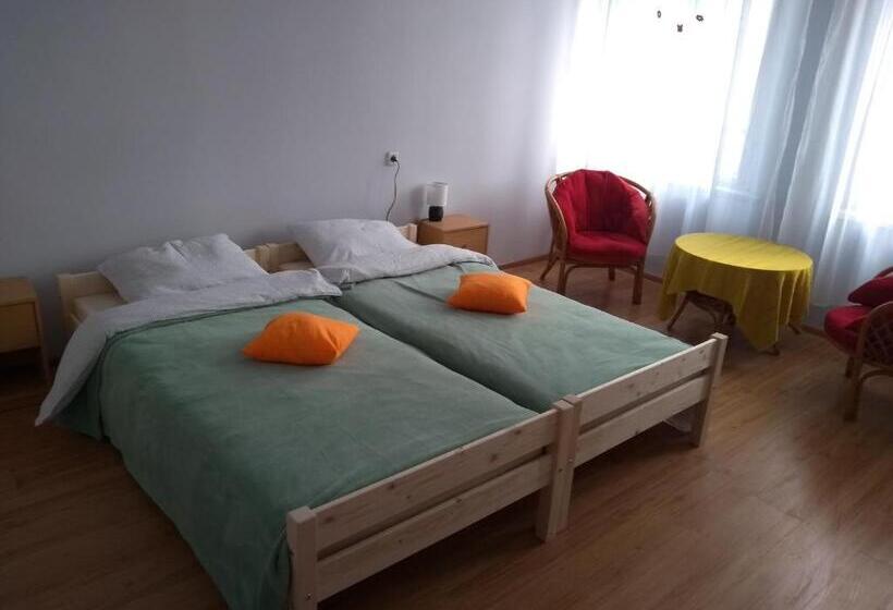 Студия Стандарт, Hostel Staromiejski