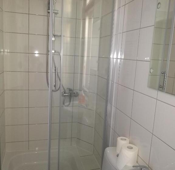 استودیوی استاندارد, Hostel Staromiejski