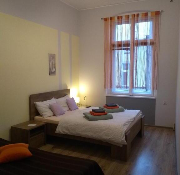 استودیو استاندارد با تخت کینگ, Hostel Staromiejski