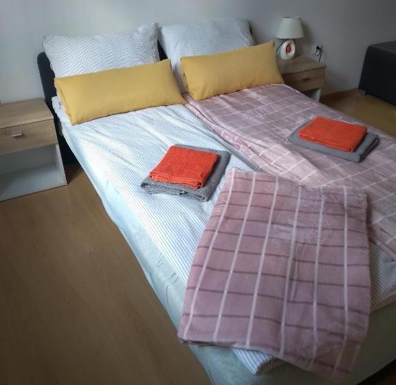 Студия Стандарт, Hostel Staromiejski