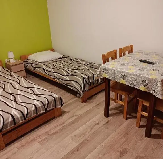 Neljän hengen Economy-huone jaetulla kylpyhuoneella, Agroturystyka U Pawła I Asi
