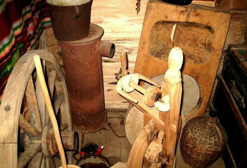 غرفة قياسية رباعية, Chata Pod Kamieniem