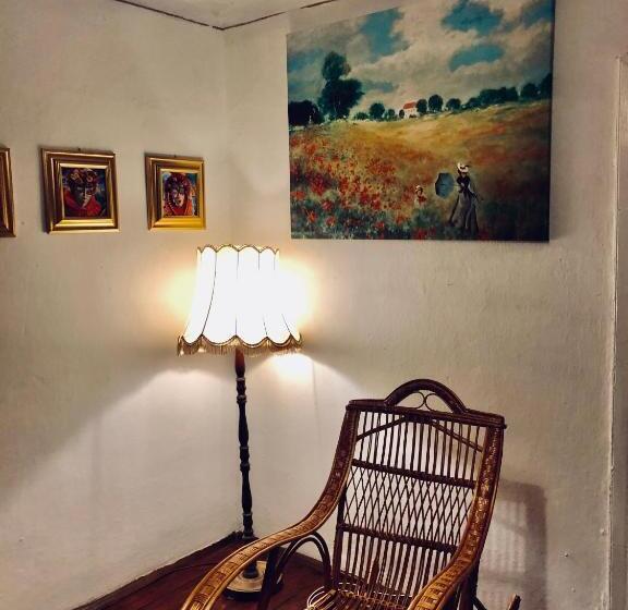 غرفة قياسية رباعية, Chata Pod Kamieniem