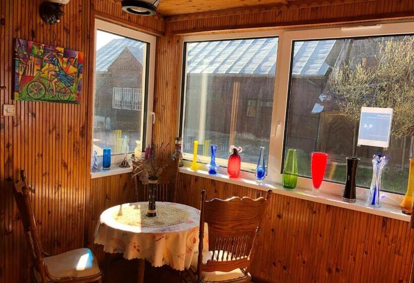 غرفة قياسية رباعية, Chata Pod Kamieniem